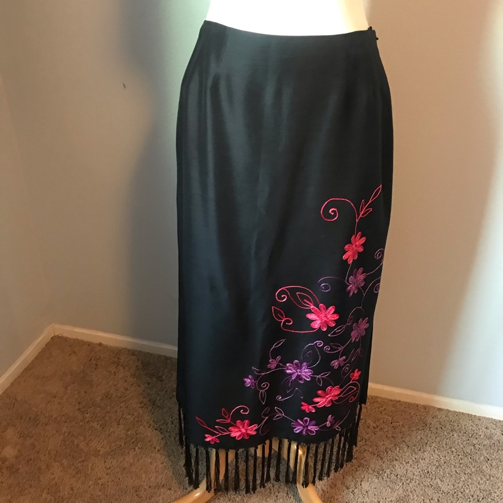 INC size 8 Floral embroider skirt